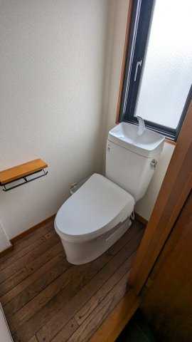 仲町3丁目住宅のトイレ|ゆったりとした空間のトイレです