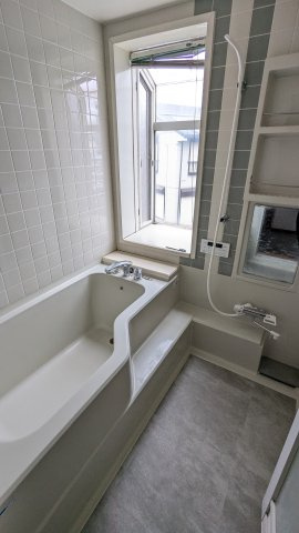 仲町3丁目住宅の浴室|落ち着いた空間のお風呂です