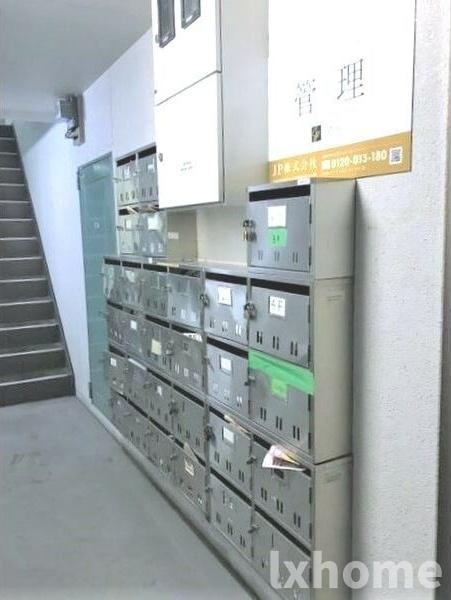 アパートメント摂津のロビー