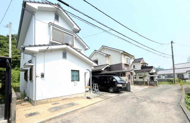 権現町中古戸建の前面道路含む現地写真|前面道路含む現地写真です