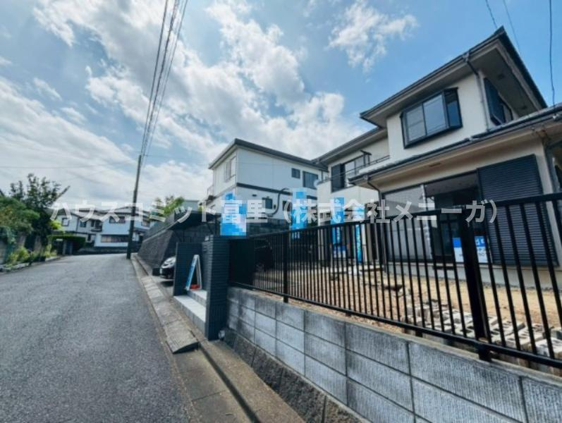 酒々井町中央台　中古戸建の前面道路含む現地写真