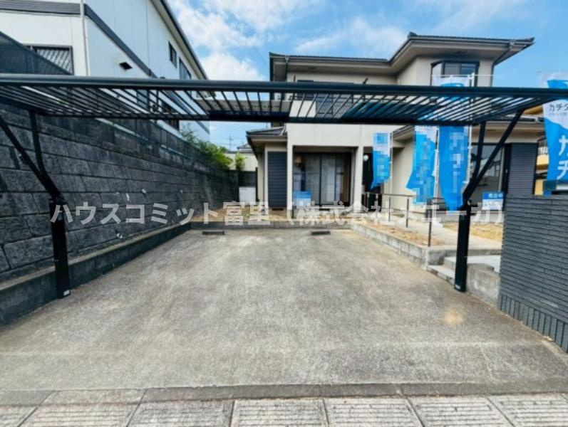 酒々井町中央台　中古戸建の駐車場