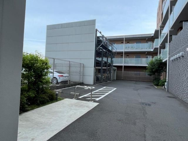 エミリブ鷺ノ宮の駐車場
