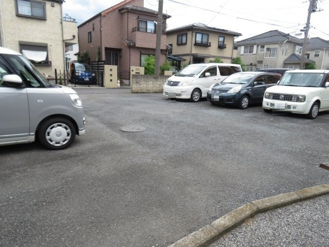 コンシェール霞ヶ関Bの駐車場