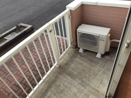 バルコニーからの眺めを楽しみながら食事をしませんか