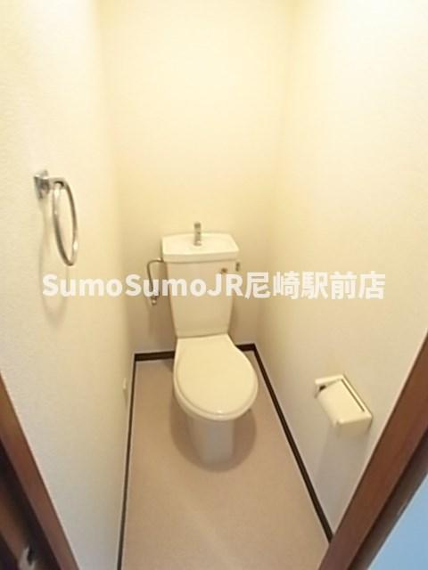 オークヴィラ園田のトイレ|落ち着いた色調のトイレです