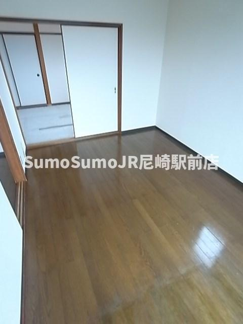 オークヴィラ園田の居間・リビング|使いやすい居間です