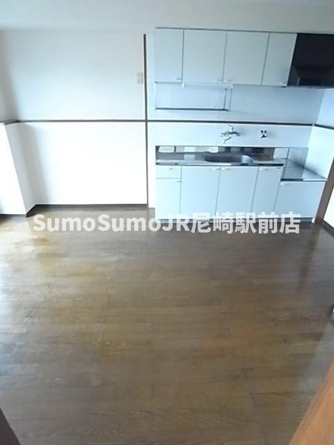 オークヴィラ園田の居間・リビング|ゆったりとした居間です