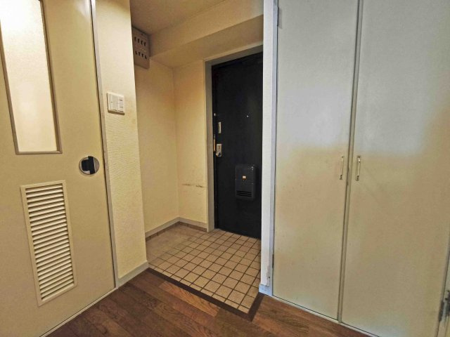 リージョン妙音の玄関