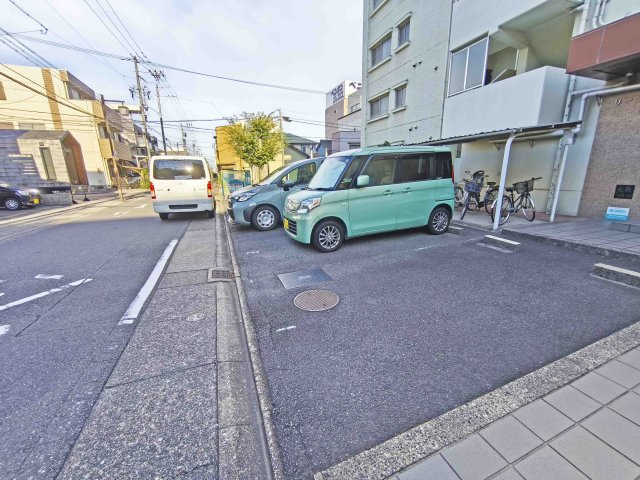 リージョン妙音の駐車場