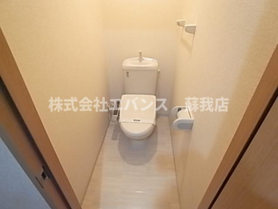 【トイレ】 | クリスタルエ　トワール | 落ち着いた色調のトイレです