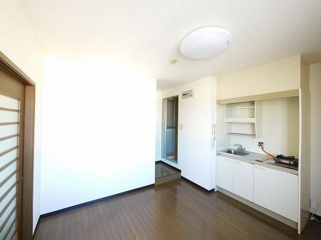 米田マンションの居間・リビング|ゆったりとした居間です