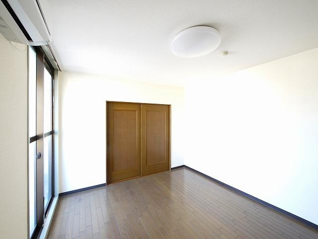 米田マンションの洋室|スタンダードな洋室です