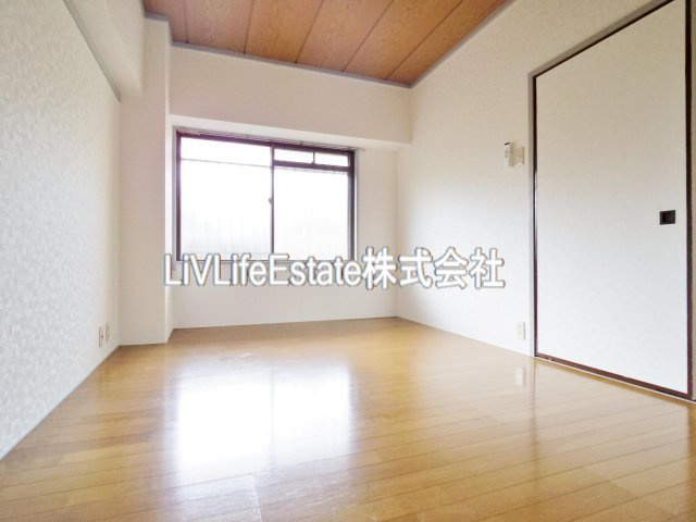 サングリーンハイツの洋室