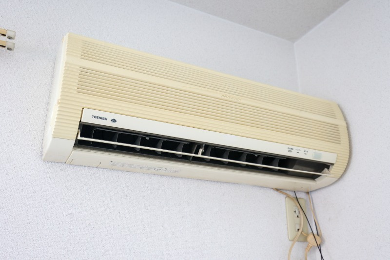 コーポサクラメントの設備|洋室のエアコン