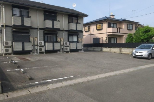 コーポサクラメントの駐車場