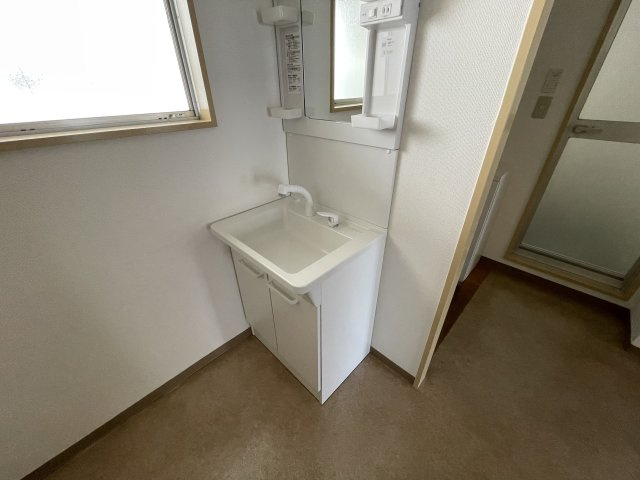 第一荻島ユニティビルの独立洗面台|別号室参考写真です。