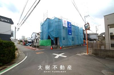 【前面道路含む現地写真】 | 海老名市上郷３丁目　新築戸建て　全1棟【仲介手数料無料】 | ※令和7年11月上旬に撮影