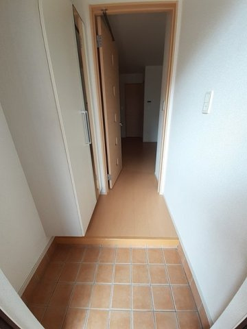 アレーズ　Ｂの玄関|シューズボックス付きの玄関です☆