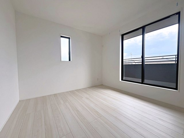 福島市八島田字台畑【地震に強いオール電化】野田小・野田中の洋室|7帖の洋室は広々としておりご夫婦の主寝室としておすすめです！