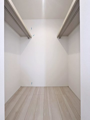 福島市八島田字台畑【地震に強いオール電化】野田小・野田中の収納|WICはハンガーパイプがついているので衣類がきれいに整理整頓できます！