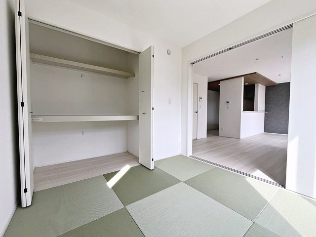 福島市八島田字台畑【地震に強いオール電化】野田小・野田中の和室|リビングのすぐ隣にあるのでお子様のお昼寝や遊び場として最適！