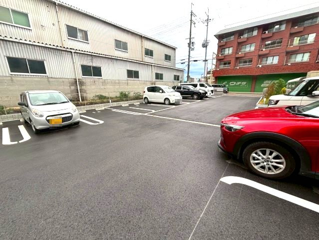 リ・ソレイユの駐車場