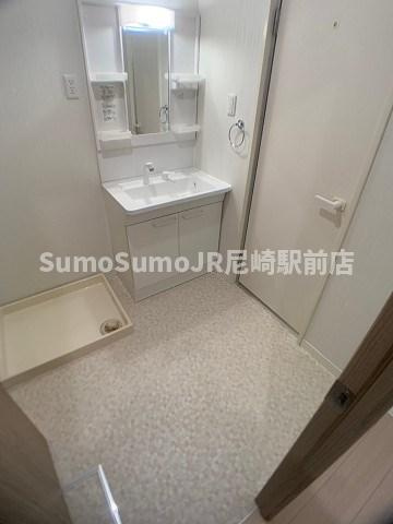 塚口さんさんタウン2番館の洗面所|明るい洗面所です