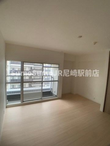 塚口さんさんタウン2番館の洋室|明るい洋室です