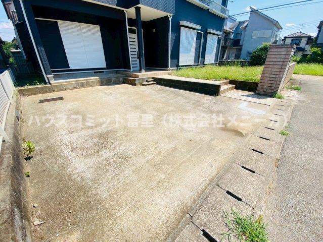 八街市東吉田　中古戸建の駐車場