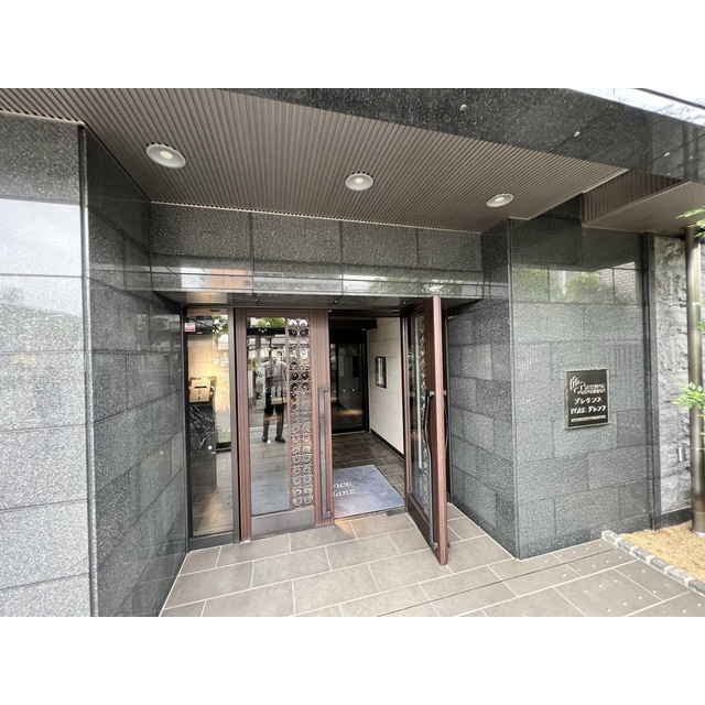 神戸市兵庫区新開地３丁目の賃貸マンションのエントランス