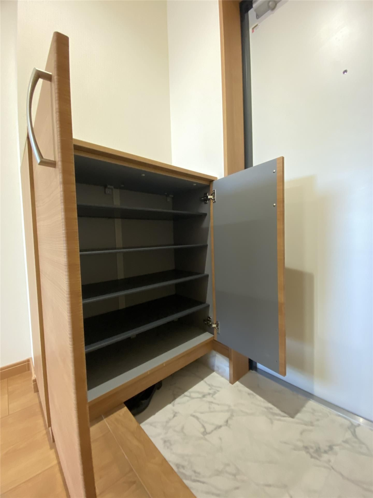 クロノス41新町Ⅳの玄関