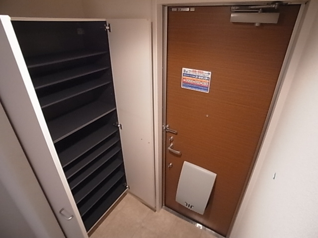 神戸市長田区片山町２丁目のアパートの玄関|シューズボックス付き玄関シューズボックス