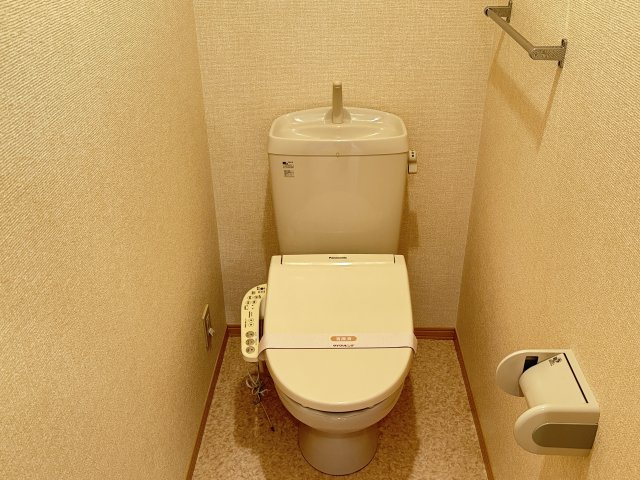 ラ・ピュールメゾン　Ｂ棟のトイレ|もちろん、ウォシュレット付き◆