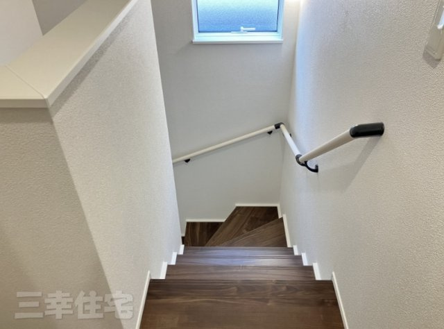 碧南市入船町の設備|安心、安全　手すりのある階段