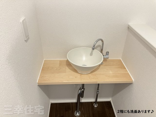 碧南市入船町の洗面所|2階にも洗面があるので子育て世代には助かりますね