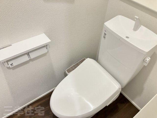 碧南市入船町のトイレ|2階もシャワートイレ。寝ていても近くにあるから安心ね
