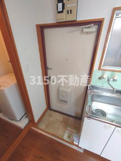 岡戸ビルの玄関