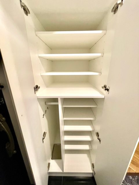 レジディア三軒茶屋Ⅲ　１Fコンビニ　アイランドキッチン　ファミリー向けの設備