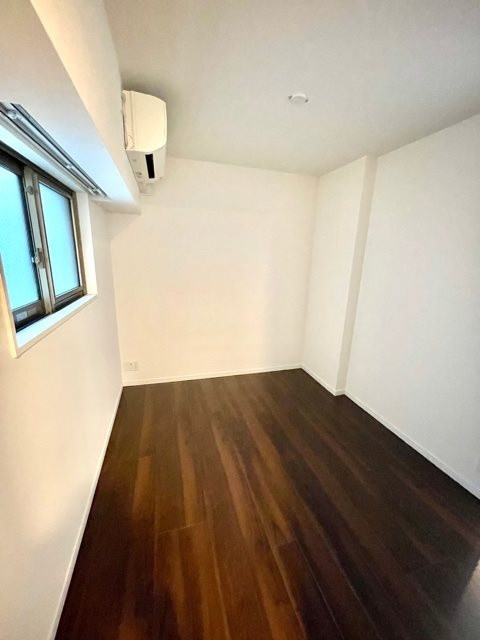 レジディア三軒茶屋Ⅲ　１Fコンビニ　アイランドキッチン　ファミリー向けの洋室