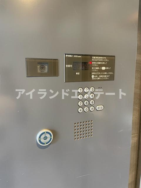 レジディア三軒茶屋Ⅲ　１Fコンビニ　アイランドキッチン　ファミリー向けのセキュリティ