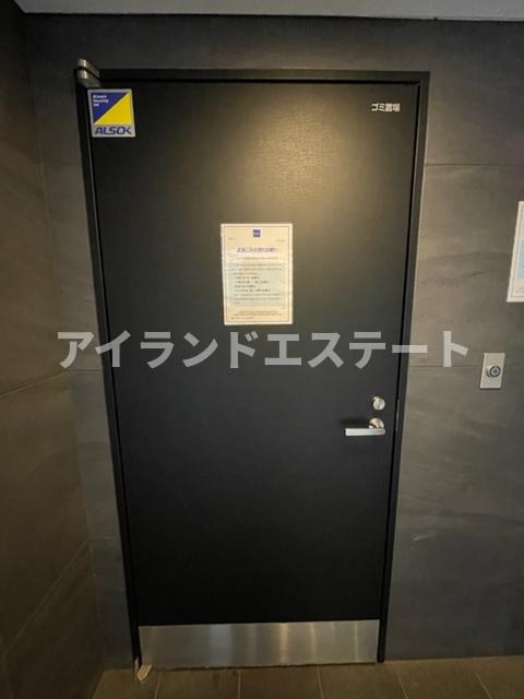 レジディア三軒茶屋Ⅲ　１Fコンビニ　アイランドキッチン　ファミリー向けのその他共用部分