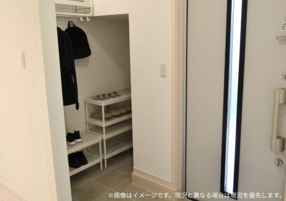 山形市みはらしの丘2丁目　新築の収納|シューズクローゼットは靴の他にもベビーカーやアウトドア用品も収納でき玄関をスッキリ保てます。