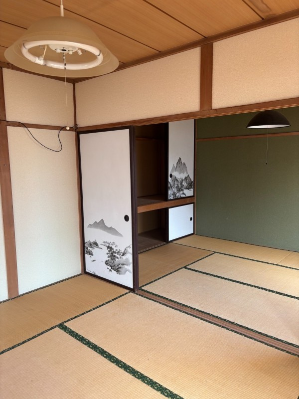 ＼リノベで生まれ変わる!?／【釧路市興津】神田マンションの和室|おしゃれなふすま絵が印象的な和室。