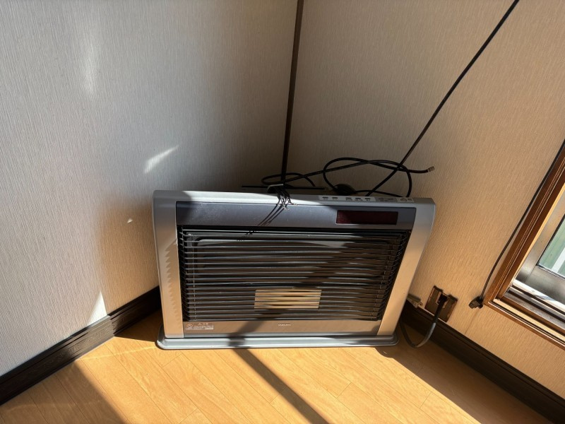 ＼リノベで生まれ変わる!?／【釧路市興津】神田マンションの冷暖房・空調設備|灯油ストーブ付きで冬も暖かく過ごせます。