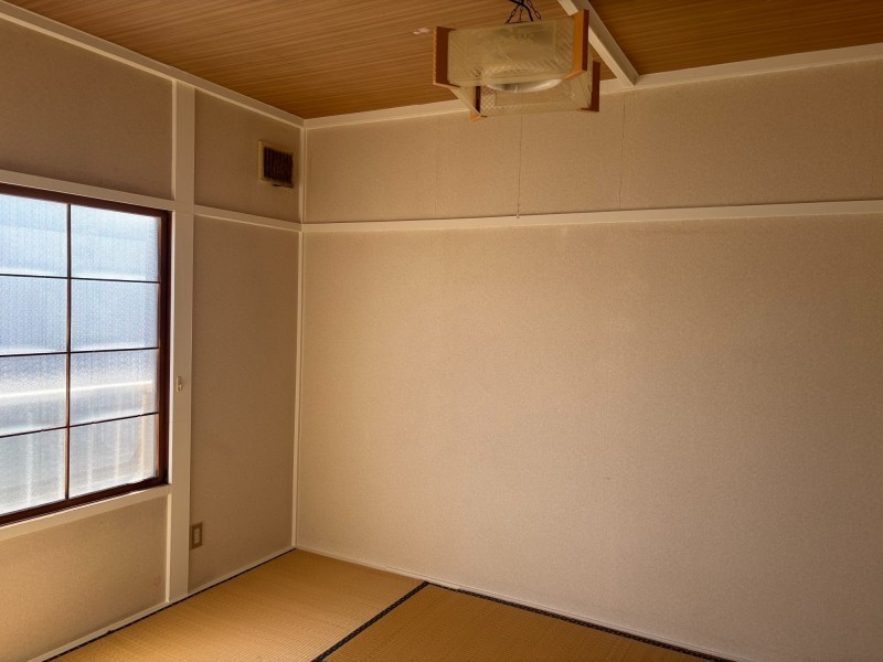 ＼リノベで生まれ変わる!?／【釧路市興津】神田マンションの和室|
採光の良い、明るい和室。