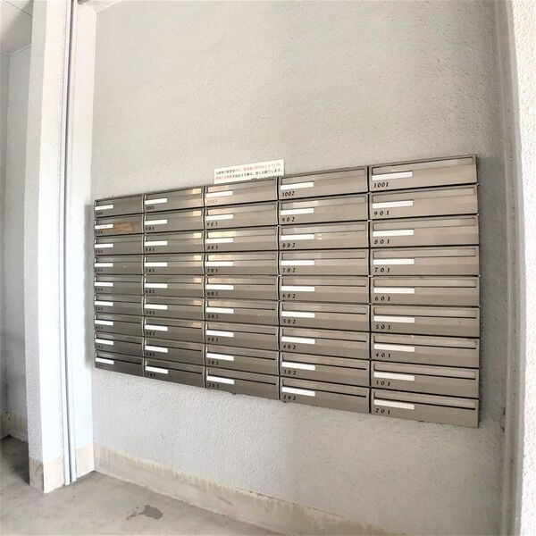 ブルームライフ黒川(旧:クレジデンス黒川)のエントランス