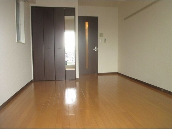 ブルームライフ黒川(旧:クレジデンス黒川)の居間・リビング