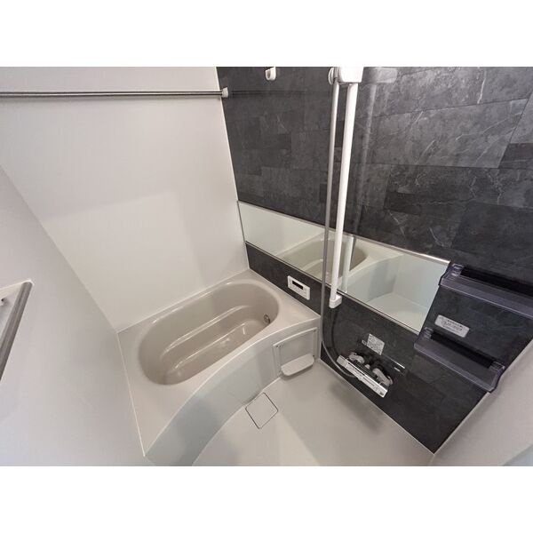 ザカラー東本町A棟の浴室