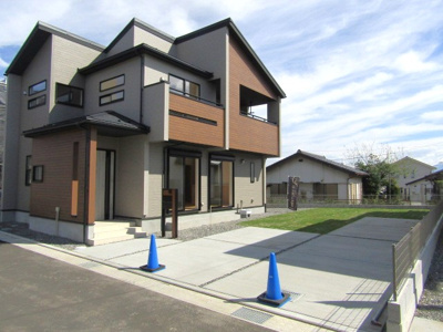 【駐車場】 | ブルーミングガーデン南アルプス市下宮地　1号棟 | 駐車場があります